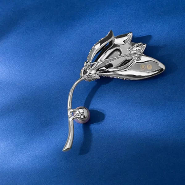 New Women’s Crystal Brooch