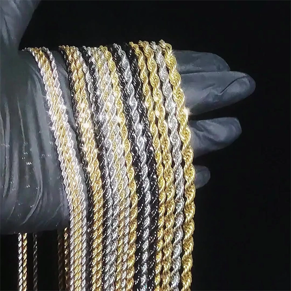 Twisted Stainless Steel Chain Necklace – Unisex Gold-Plated Piece